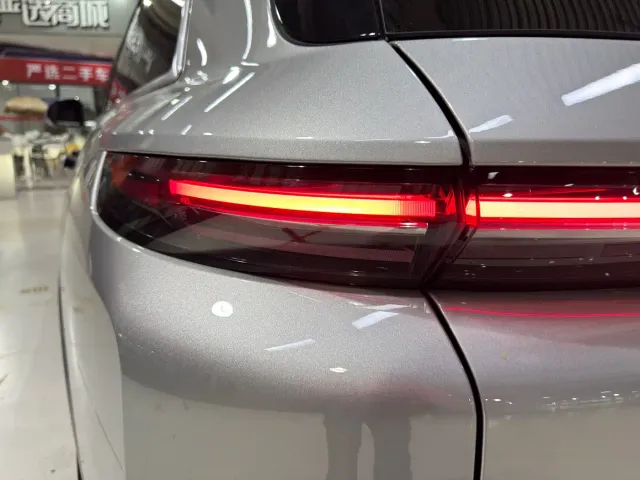 Li Auto L8 — Фото автомобиля 22