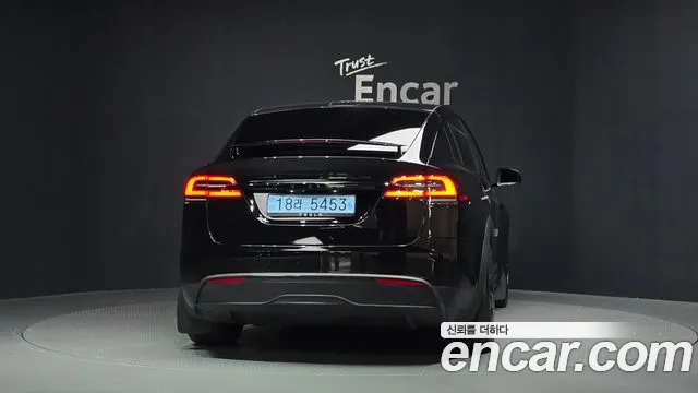 Tesla Model X — Фото автомобиля 4