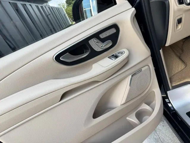 Mercedes-Benz V-Class — Фото автомобиля 16