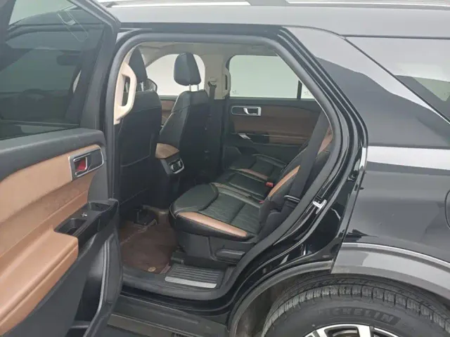 Ford Explorer — Фото автомобиля 7