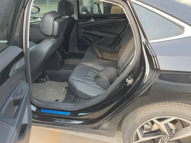 Volkswagen Passat — Фото автомобиля 11