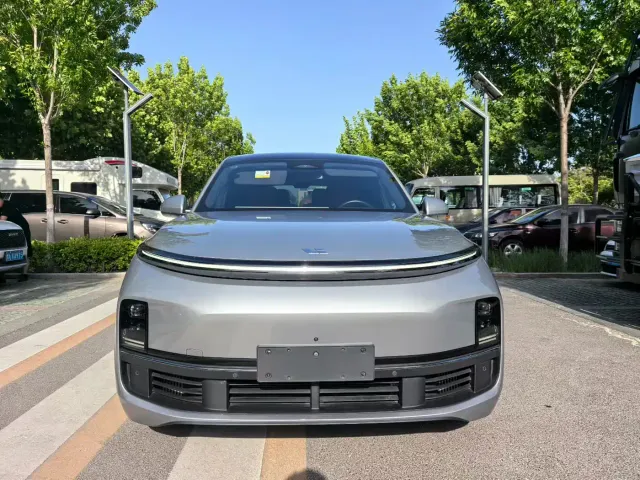 Li Auto L8 — Фото автомобиля 2