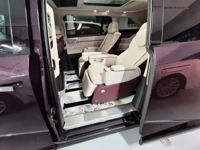 Xpeng X9 — Фото автомобиля 9