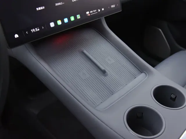 Xiaomi YU7 — Фото автомобиля 15