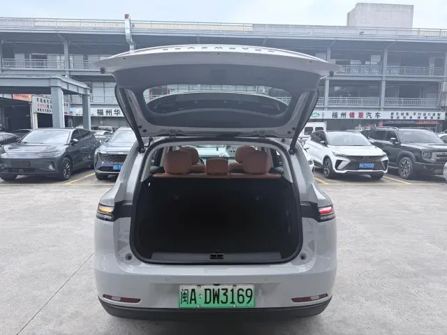 Leapmotor C10 — Фото автомобиля 10