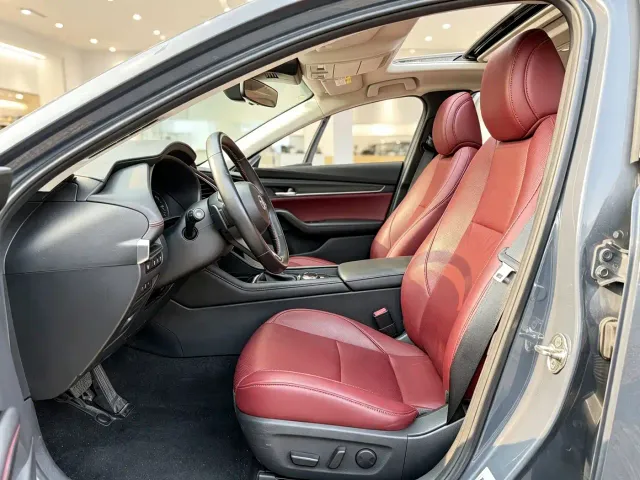 Mazda Axela — Фото автомобиля 10