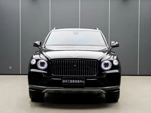 Bentley Bentayga — Фото автомобиля 3
