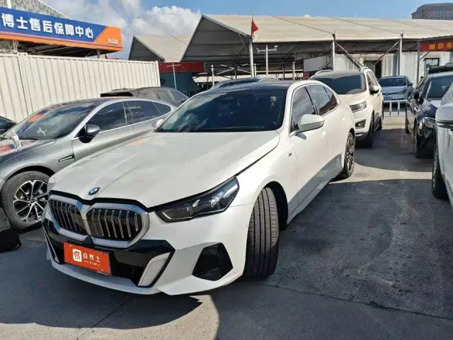 Фотография автомобиля — BMW 5 Series