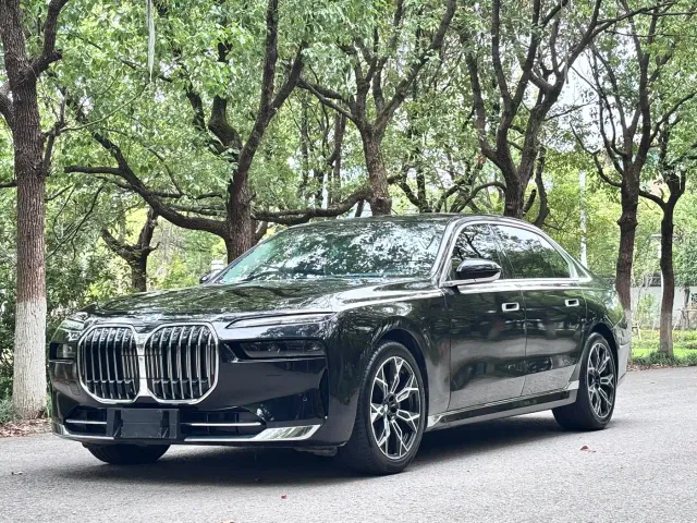 BMW 7 Series — Фото автомобиля 2