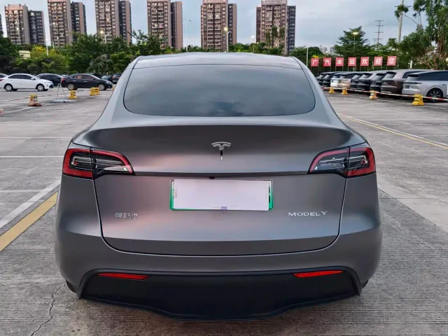 Tesla Model Y — Фото автомобиля 5
