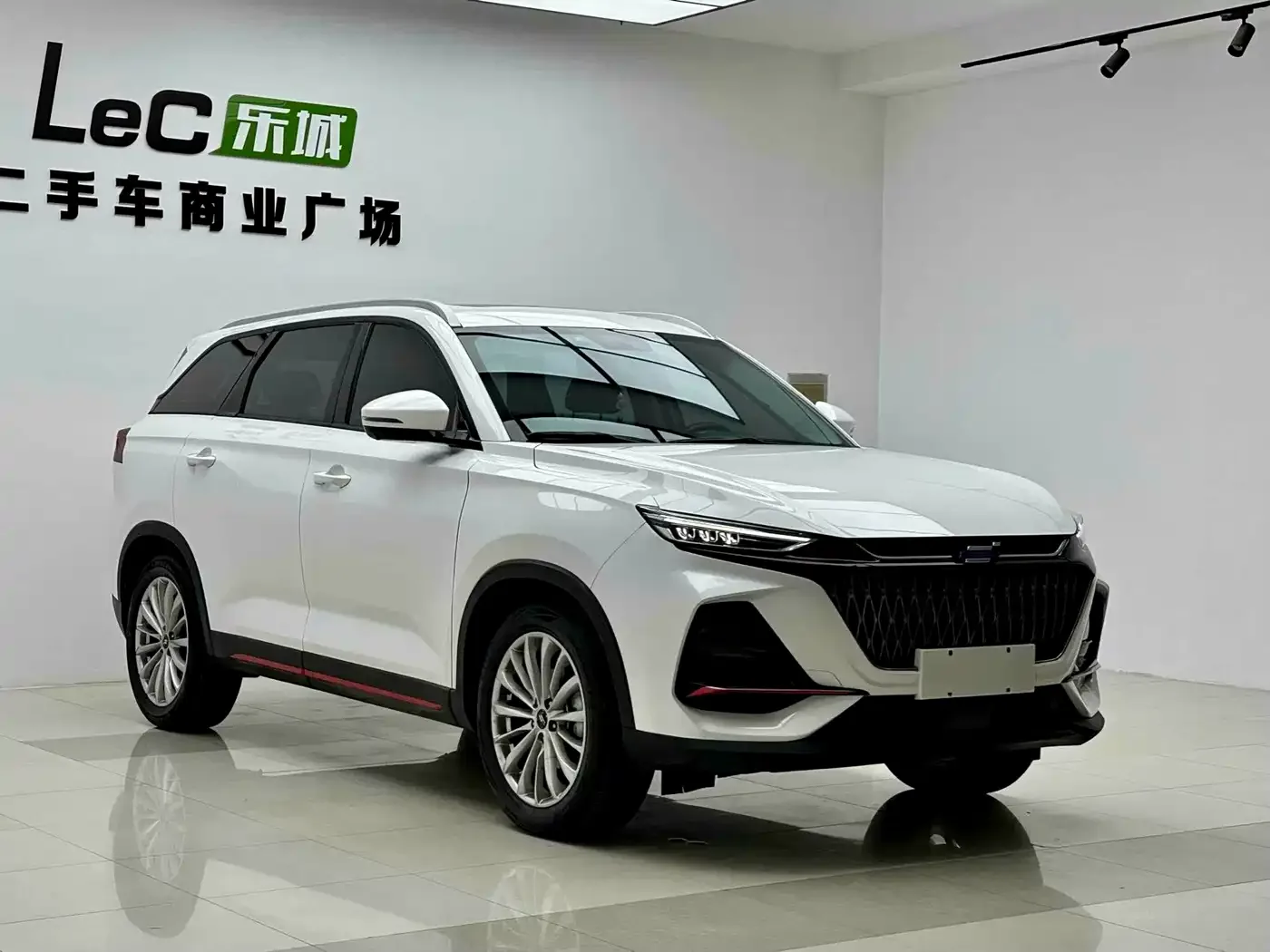 Changan Oshan Changan Oshan X7 PLUS 2022 1.5T Blue Whale Edition Auto Premium — Фото автомобиля 3