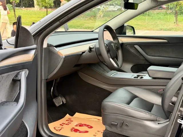 Tesla Model Y — Фото автомобиля 7