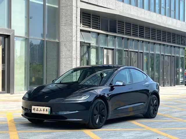 Фотография автомобиля — Tesla Model 3
