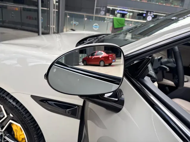 Xiaomi SU7 — Фото автомобиля 24