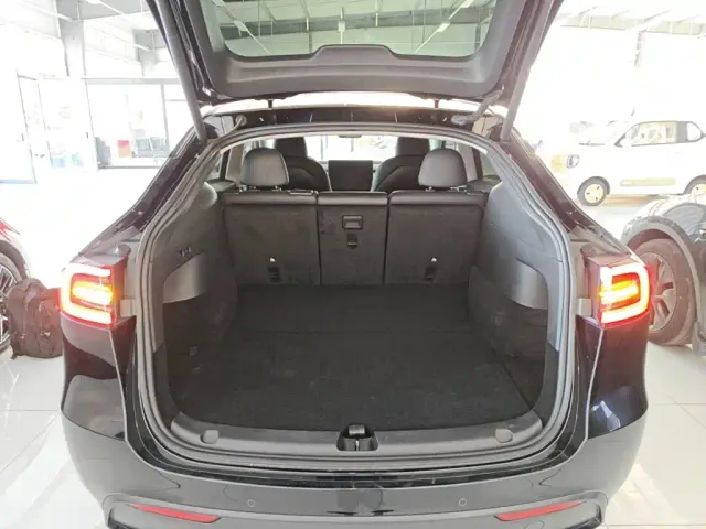 Tesla Model Y — Фото автомобиля 18