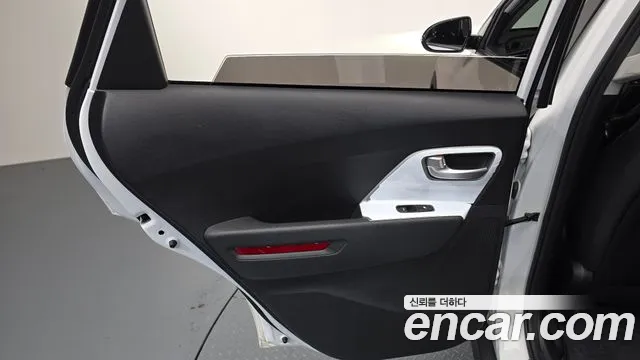 Kia Niro — Фото автомобиля 14