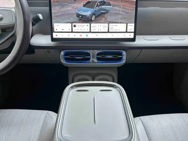 Leapmotor B10 — Фото автомобиля 12