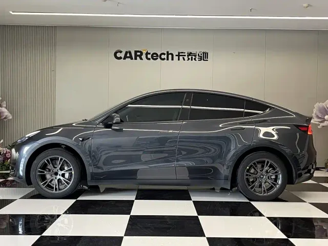 Tesla Model Y — Фото автомобиля 7