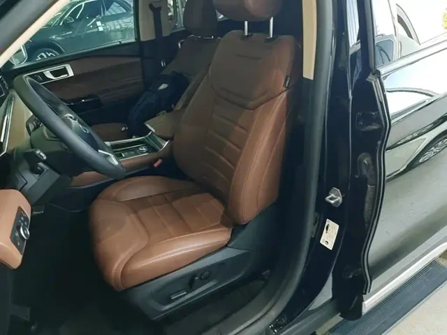 Ford Explorer — Фото автомобиля 14