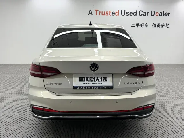 Volkswagen Lavida — Фото автомобиля 4
