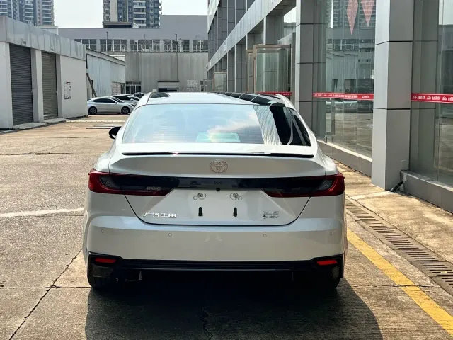 Toyota Camry — Фото автомобиля 3