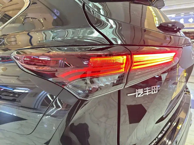 Toyota Crown Kluger — Фото автомобиля 18