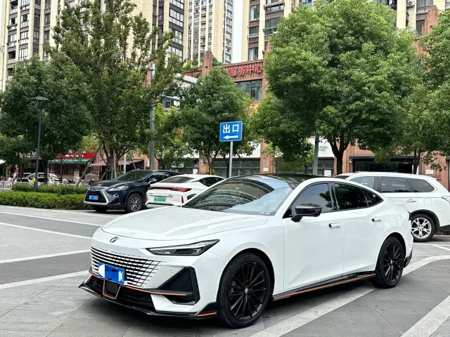 Фотография автомобиля — Changan UNI-V