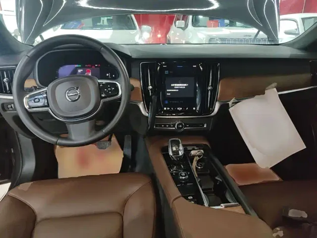 Volvo S90 — Фото автомобиля 9
