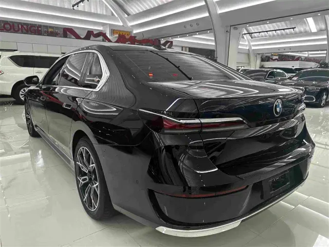 BMW 7 Series — Фото автомобиля 18