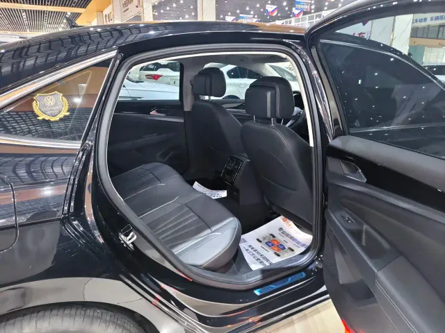 Volkswagen Passat — Фото автомобиля 8