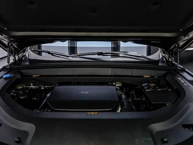 Li Auto L8 — Фото автомобиля 9
