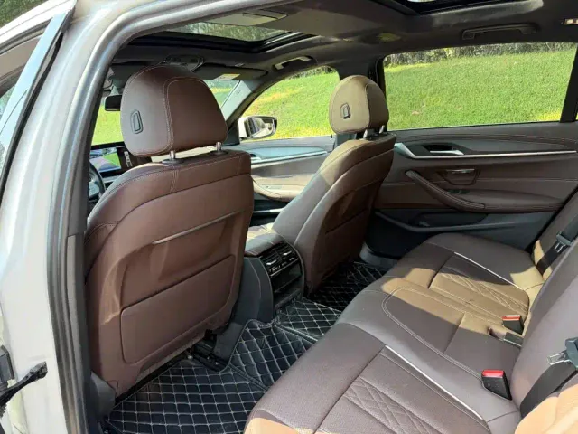 BMW 5 Series — Фото автомобиля 11