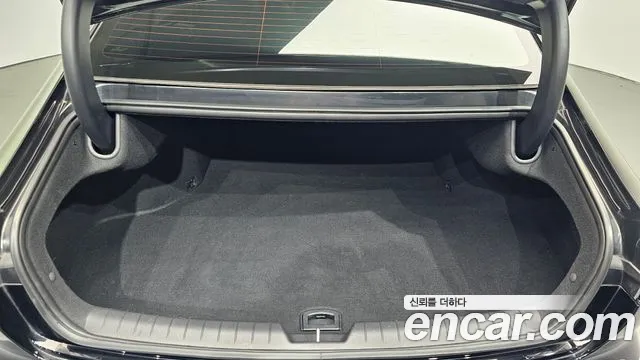 Hyundai Grandeur Grandeur (GN7) 2.5 Бензин 2WD — Фото автомобиля 30