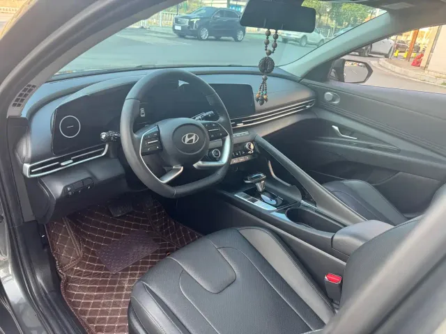 Hyundai Elantra — Фото автомобиля 11