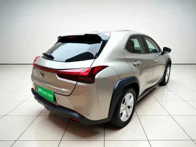 Lexus UX — Фото автомобиля 4