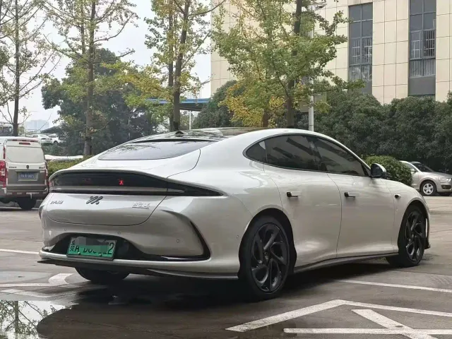 IM Motors L6 — Фото автомобиля 7