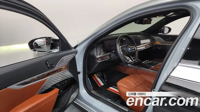 BMW i7 G70 — Фото автомобиля 15
