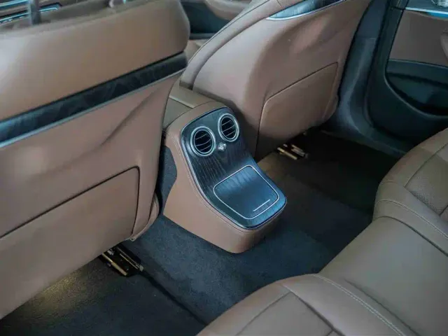 Mercedes-Benz E-Class — Фото автомобиля 7