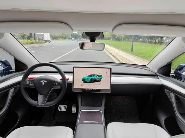 Tesla Model Y — Фото автомобиля 8