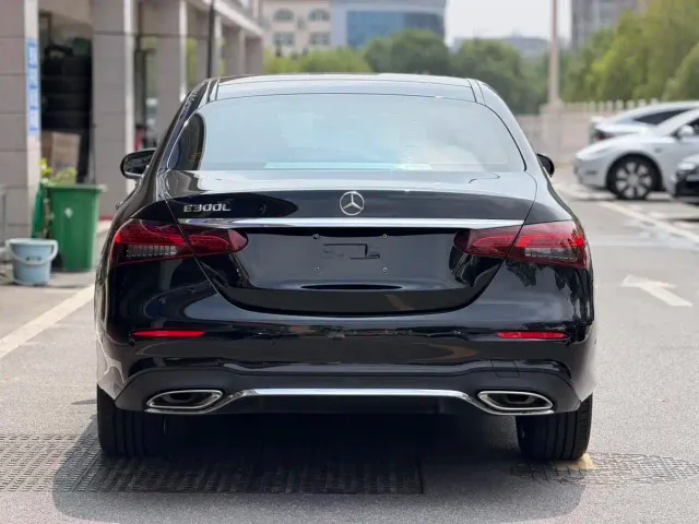 Mercedes-Benz E-Class — Фото автомобиля 15