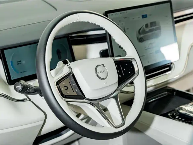 Volvo EM90 — Фото автомобиля 12