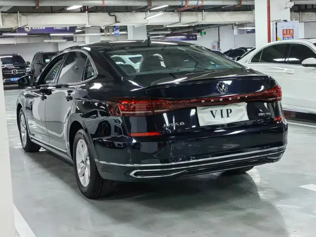 Volkswagen Passat — Фото автомобиля 17