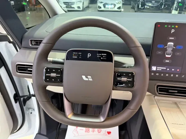 Li Auto MEGA — Фото автомобиля 7