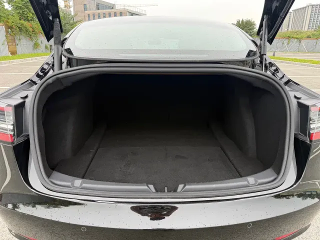Tesla Model 3 — Фото автомобиля 20