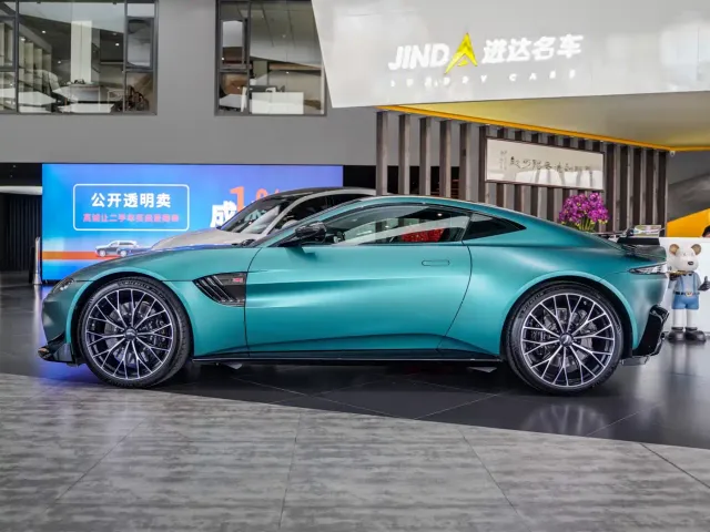 Aston Martin V8 Vantage — Фото автомобиля 17