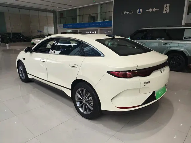 BYD Qin L — Фото автомобиля 22