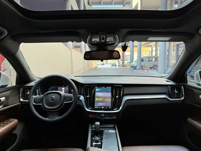 Volvo S60 — Фото автомобиля 11