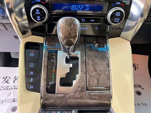 Toyota Vellfire — Фото автомобиля 24