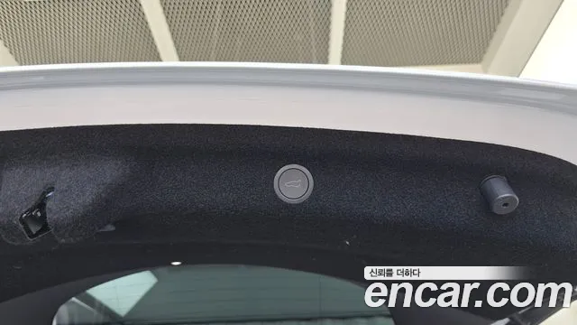 Tesla Model Y — Фото автомобиля 17