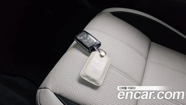 Land Rover Range Rover Velar Range Rover Velar 2.0 P250 R-Dynamic SE — Фото автомобиля 26